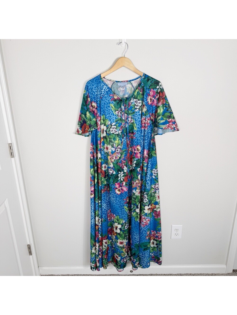 Only Necessities Muumuu House Dress Size 1X Zip Front Hawaiian Floral Nightgown